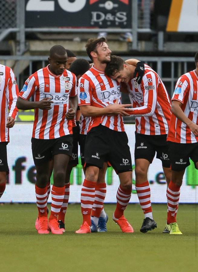 默契地走上 默契地走上