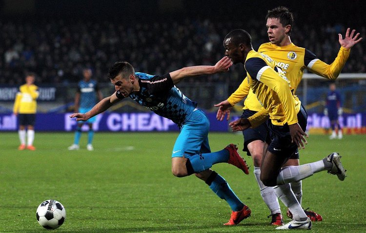 凭借强大的 凭借强大的