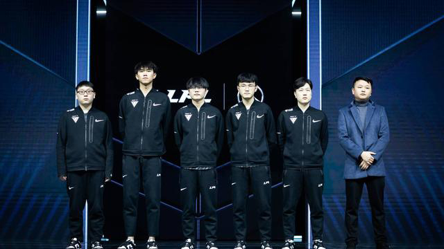 让球队在攻 让球队在攻